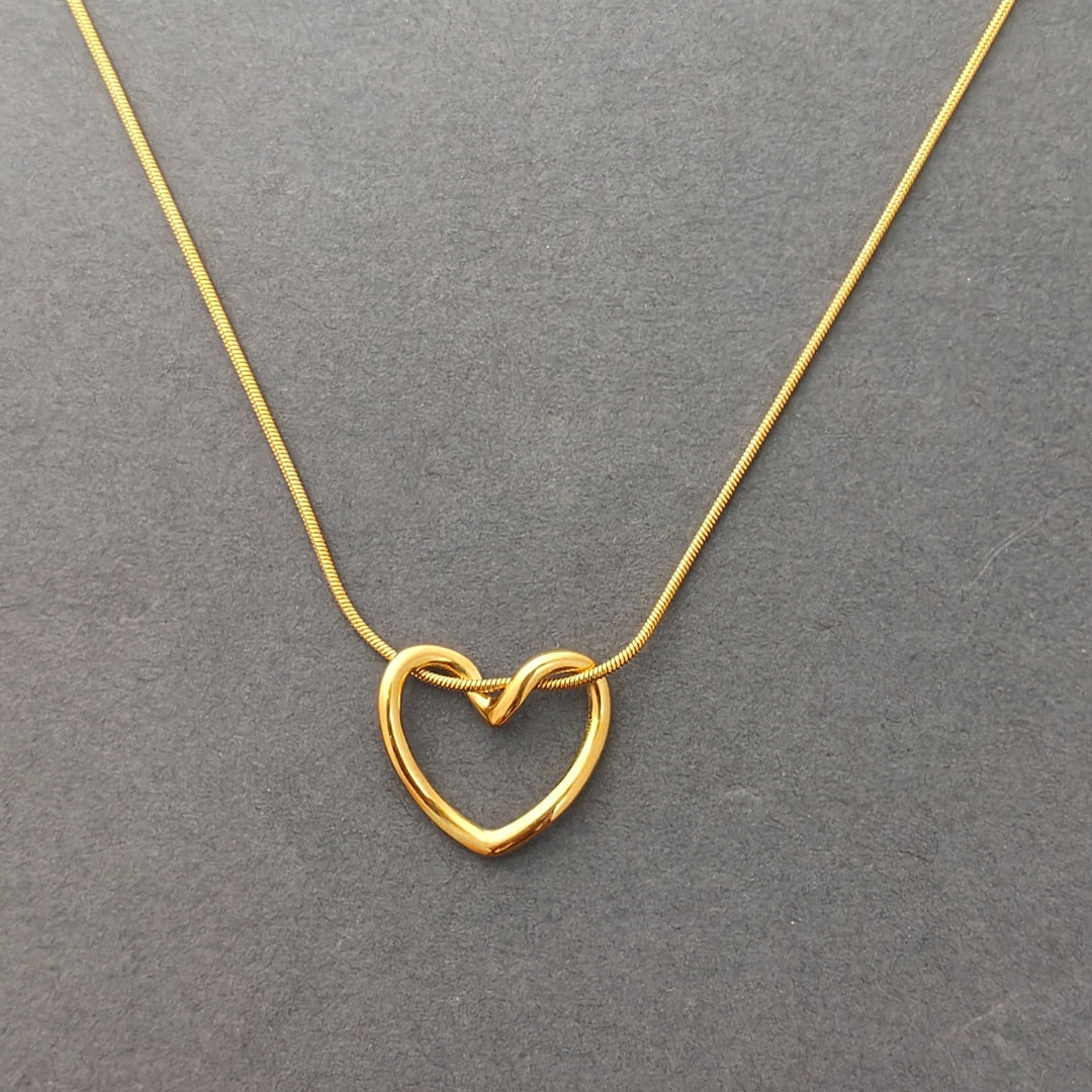Eternal Bond Heart Pendant – A Touch of Forever 💛